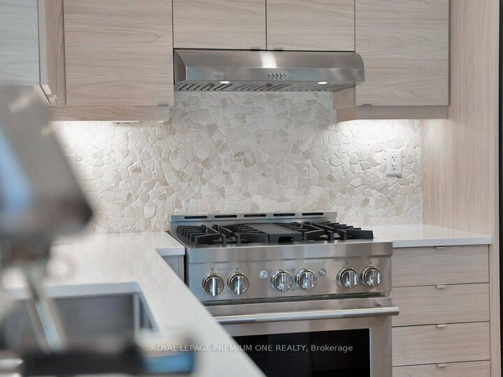 Property Photo: 6 Byblos Court ON L9N 0T3
