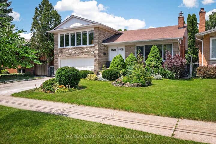 Property Photo: 46 Summitcrest Drive ON M9P 1H3