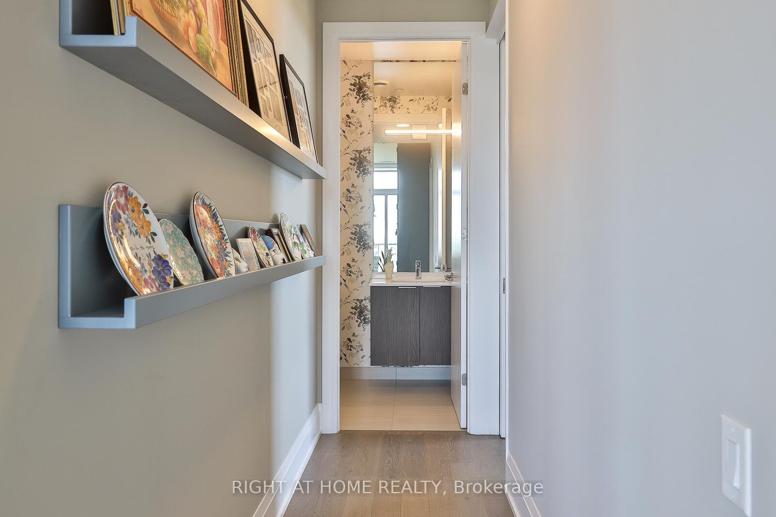 Property Photo:  20 Brin Drive 2003  ON M8X 0B2 