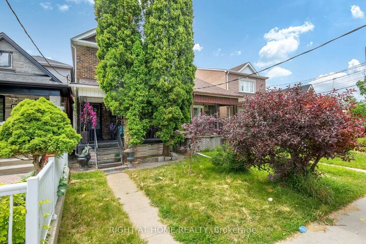 Property Photo:  290 McRoberts Avenue  ON M6E 4P7 