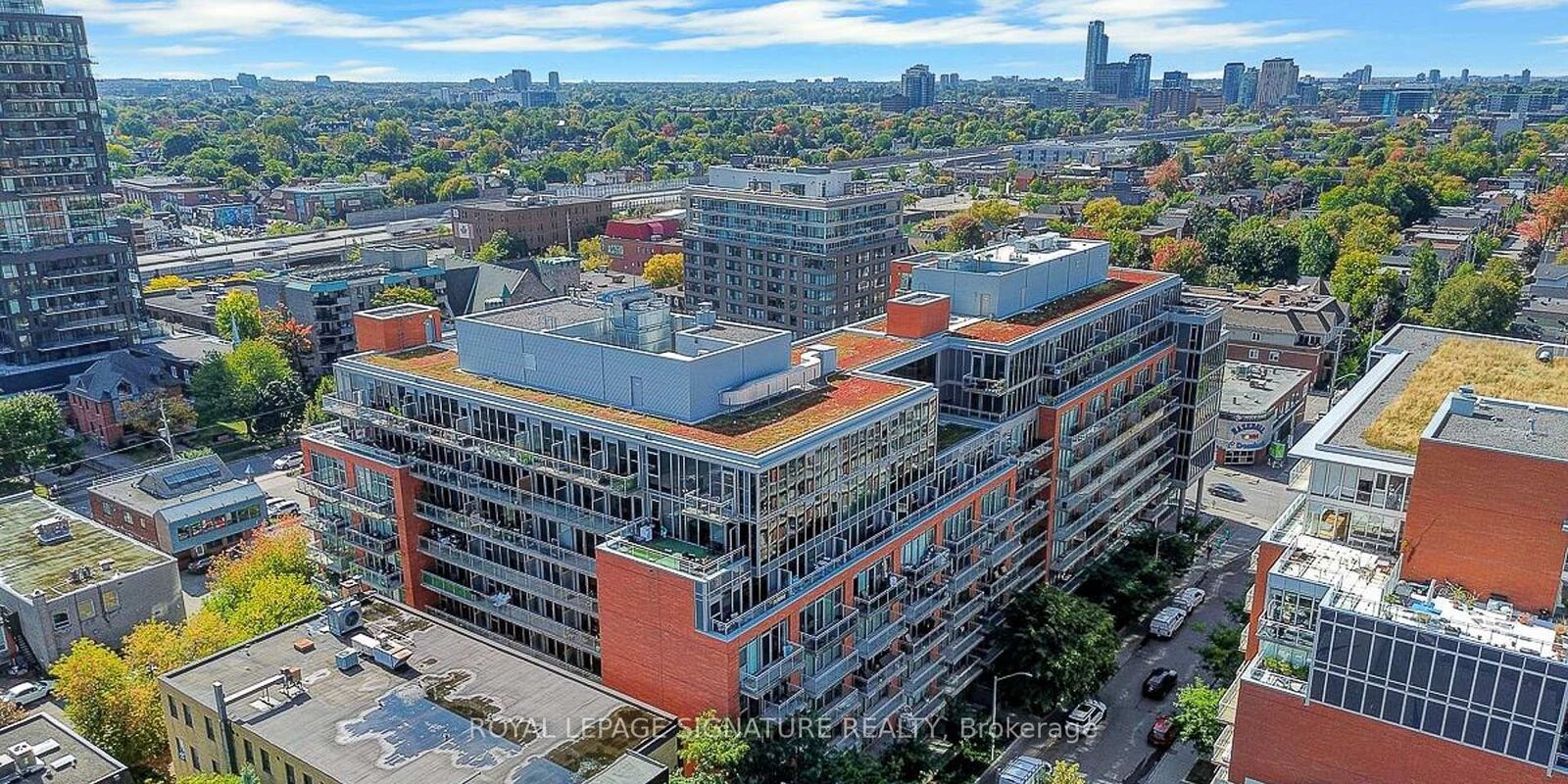 Property Photo: 340 McLeod Street 340 ON K2P 1A4
