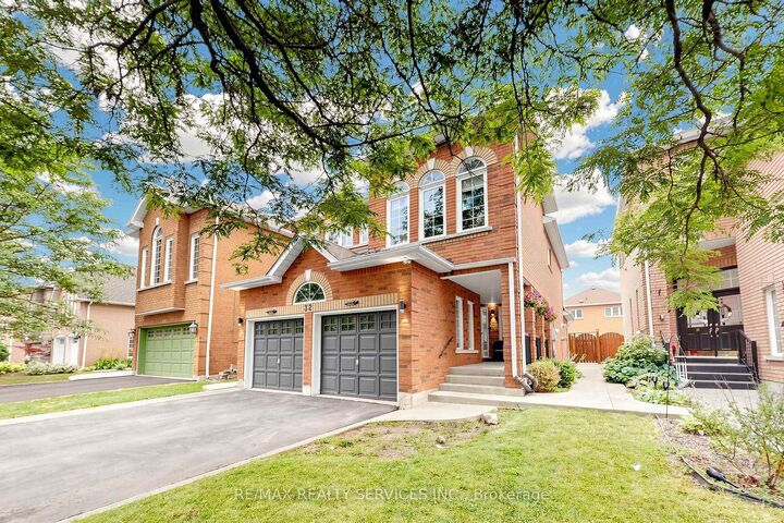 Property Photo:  32 Hillpath Crescent  ON L6Z 4T9 