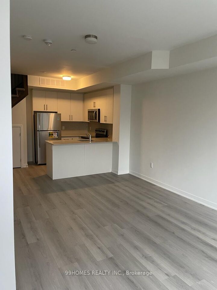 Property Photo:  3429 Ridgeway Drive 17  ON L5L 0B9 