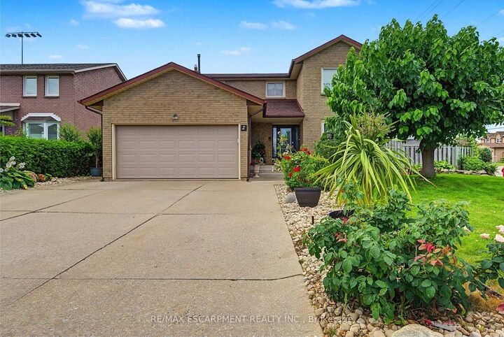 2 Cresthaven Drive — photo 1