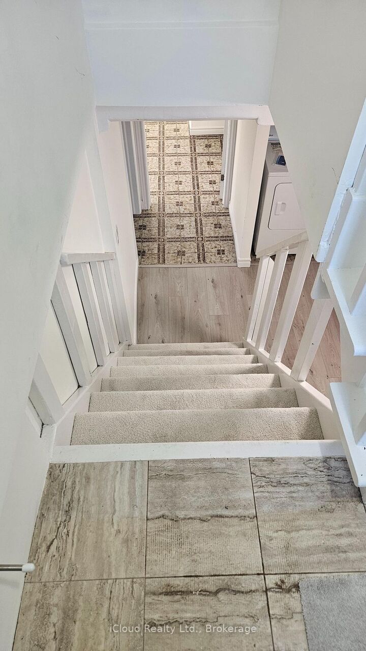 Photo de la propriété:  111 Bexhill Avenue Bsmnt  ON M1L 3C2 