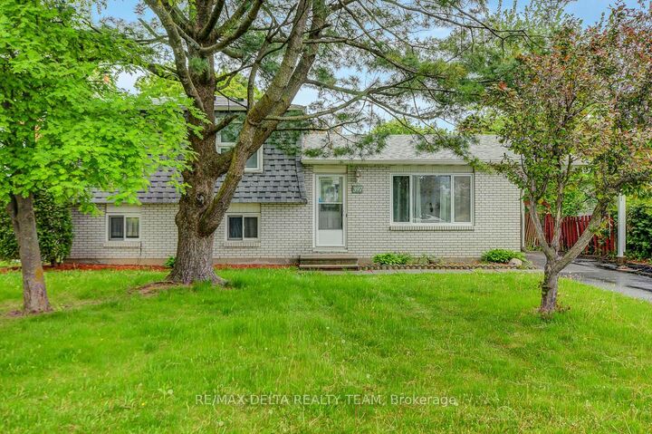 Property Photo: 397 Phoenix Crescent ON K1E 1V6