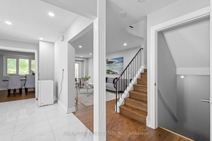 Property Photo: 6755 Segovia Road ON L5N 1P1