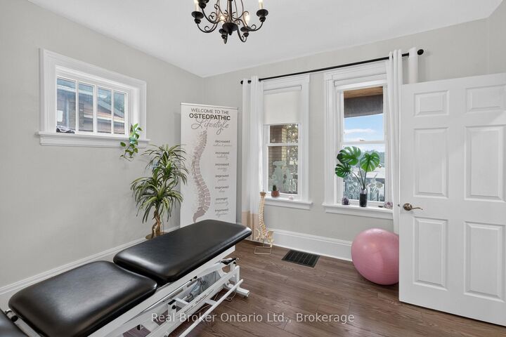 Property Photo:  155 Lancaster Street W  ON N2H 4T7 