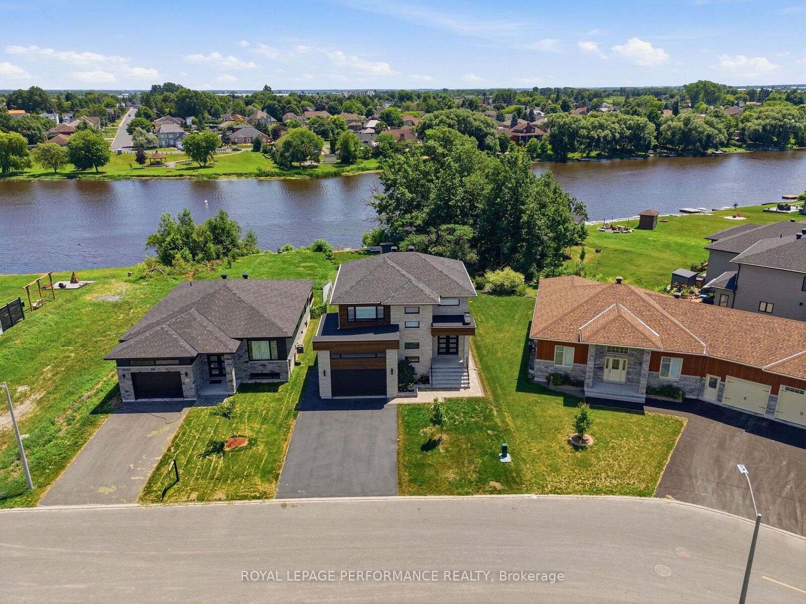 Property Photo:  504 Barrage Street  ON K0A 1M0 