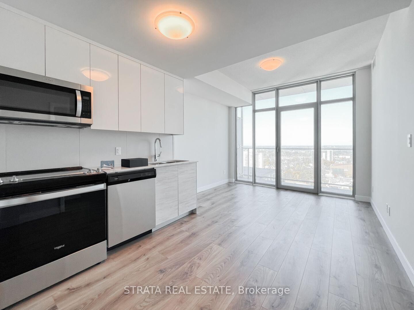 Property Photo:  60 Frederick Street 2103  ON N2H 0C7 