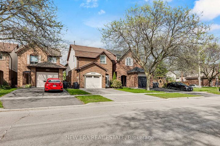 Property Photo:  4059 Teakwood Drive  ON L5C 3L3 