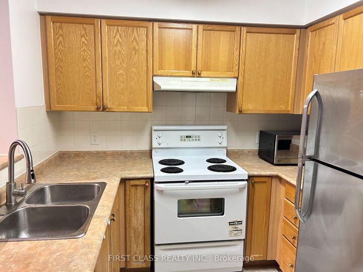 Property Photo: 22 Olive Avenue Lph10 ON M2N 7G6