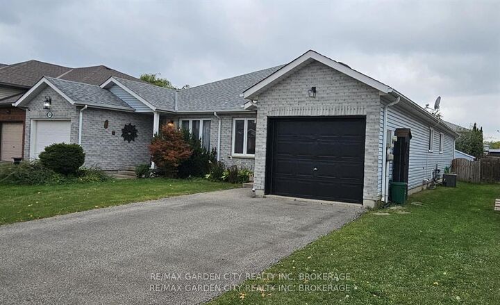 Property Photo:  244 Autumn Crescent  ON L3C 7K2 
