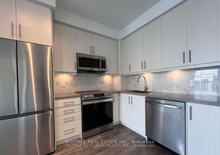 Property Photo: 105 Oneida Crescent 1107 ON L4B 0H6
