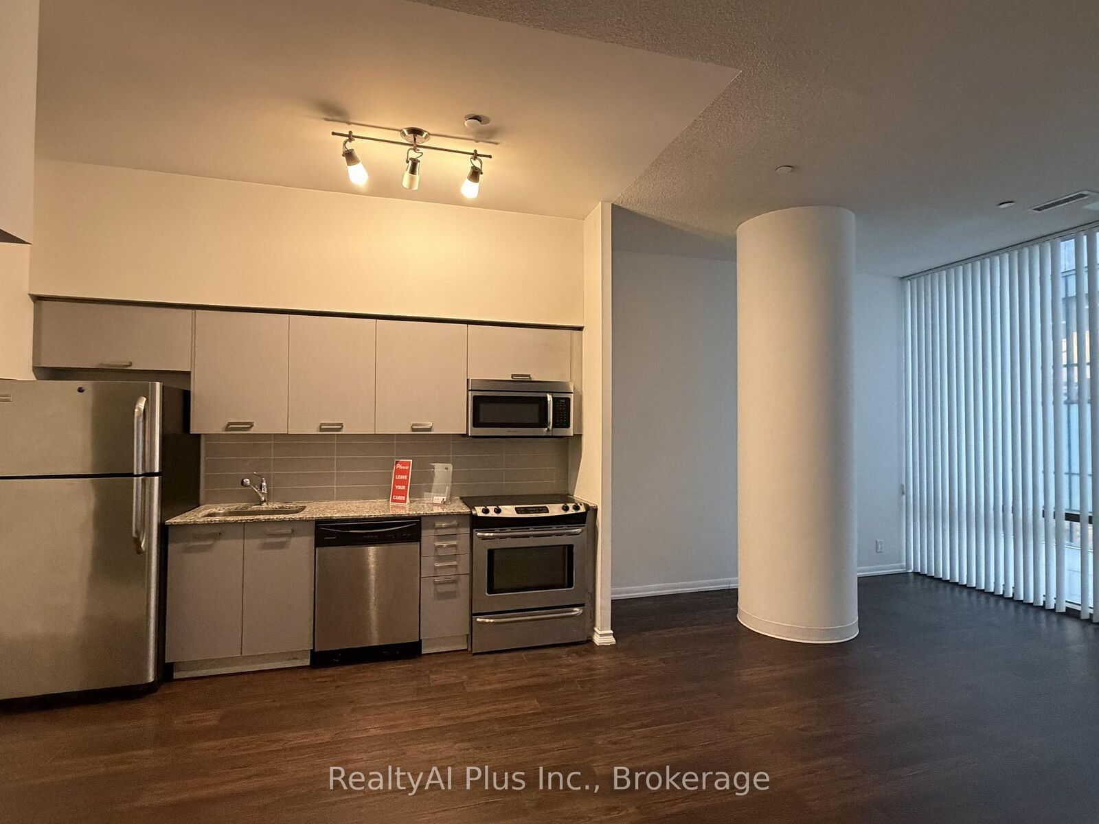 Property Photo: 832 Bay Street 213 ON M5S 1Z6