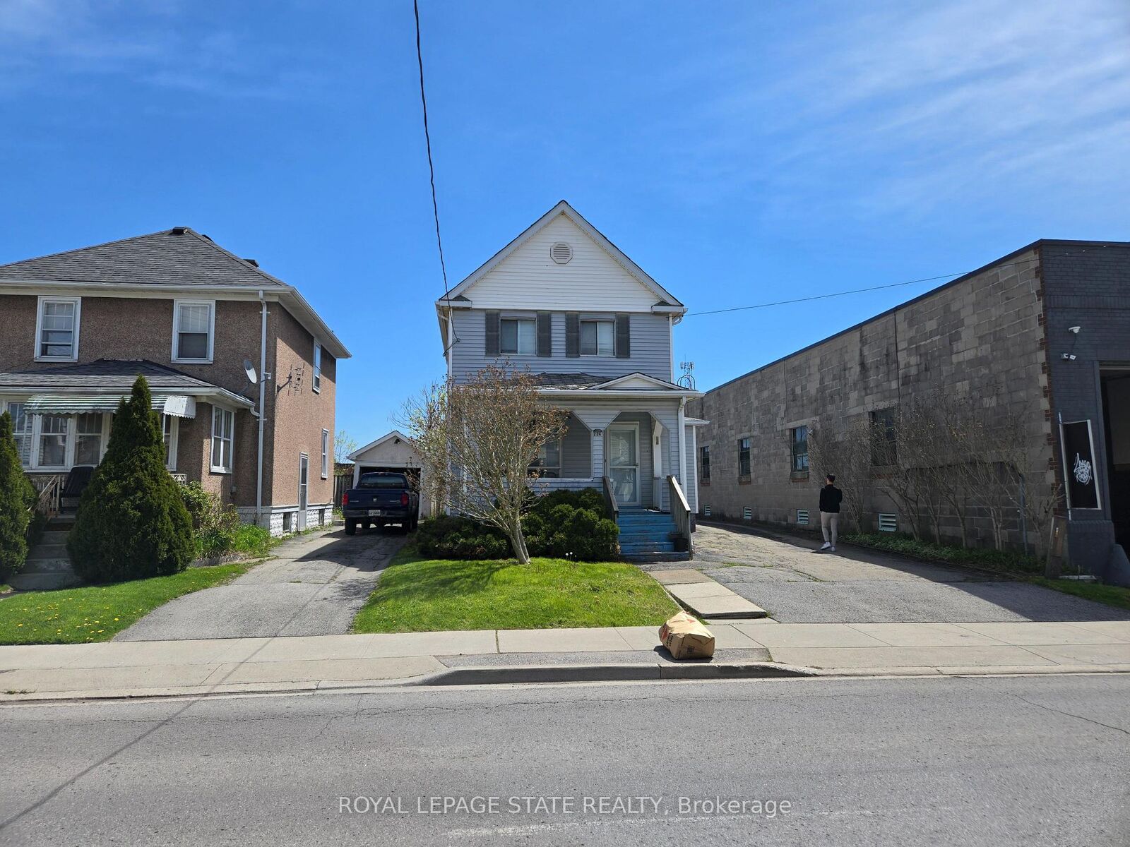 Property Photo: 224 Burgar Street ON L3B 2T4