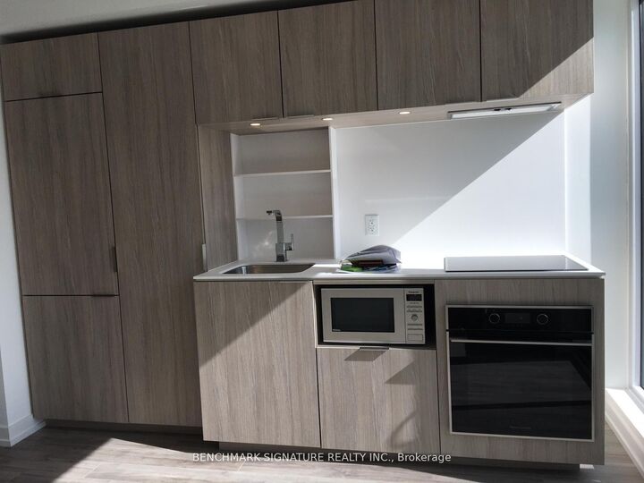 Property Photo:  77 Shuter Street 1815  ON M5B 0B8 