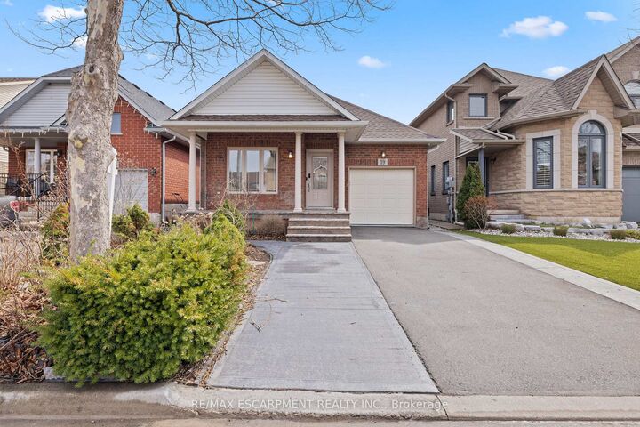 Property Photo: 39 McKibbon Avenue ON L0R 1P0
