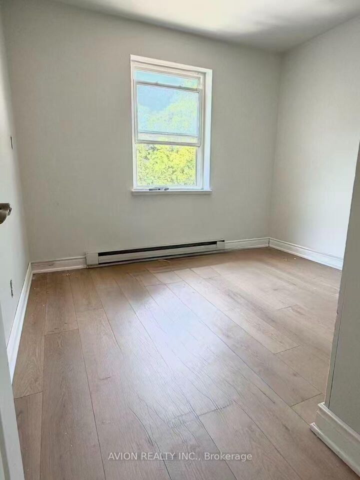 Property Photo: 882 Broadview Avenue Unit 1 ON M4K 2R1