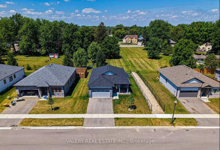 Property Photo:  142 Ellen Street  ON N0G 1B0 