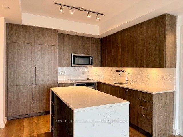 Property Photo:  38 Iannuzzi Street 1610  ON M5V 0S2 