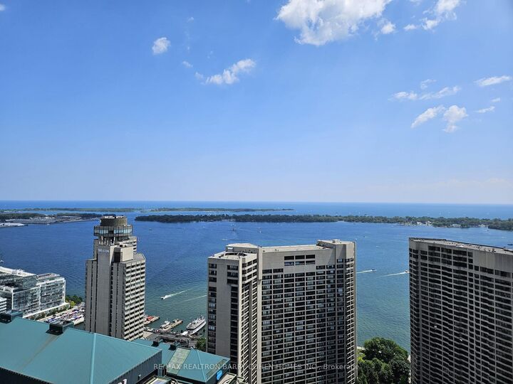 Property Photo:  88 Harbour Street 4507  ON M5J 0C3 
