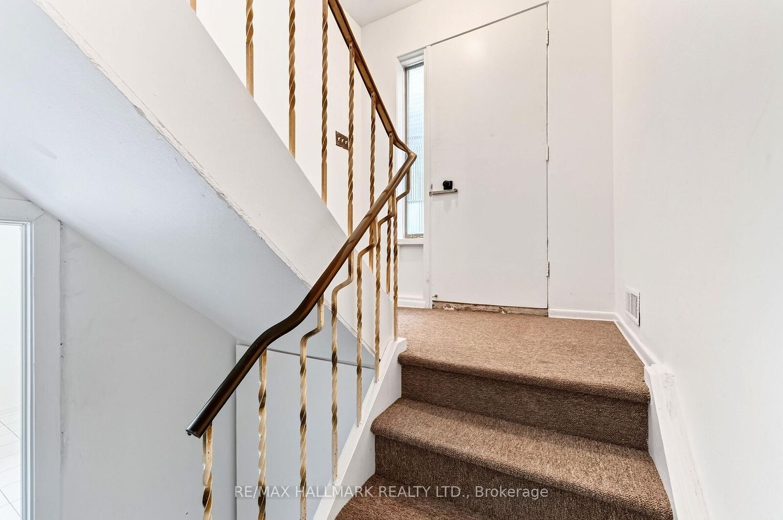 Property Photo: 402 Kingston Road Lower / Bsmt ON M4L 1T9
