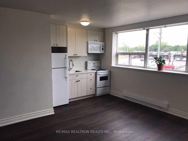 Property Photo:  1985 Lawrence Avenue E 1  ON M1R 2Z2 