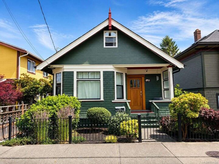 147 St. Lawrence St — photo 1