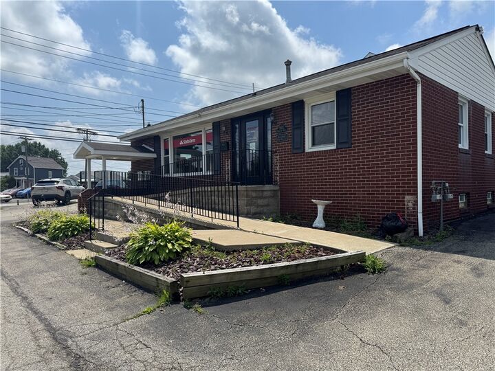 Property Photo:  2417 Freeport Rd  PA 15065 