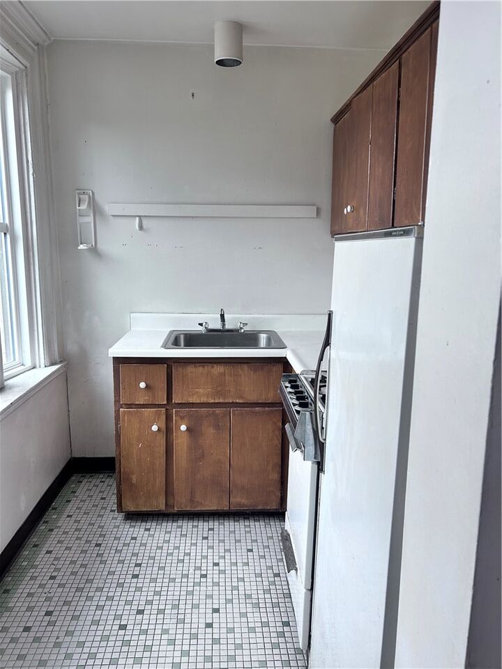 Property Photo:  5807 Bartlett St 3  PA 15217 