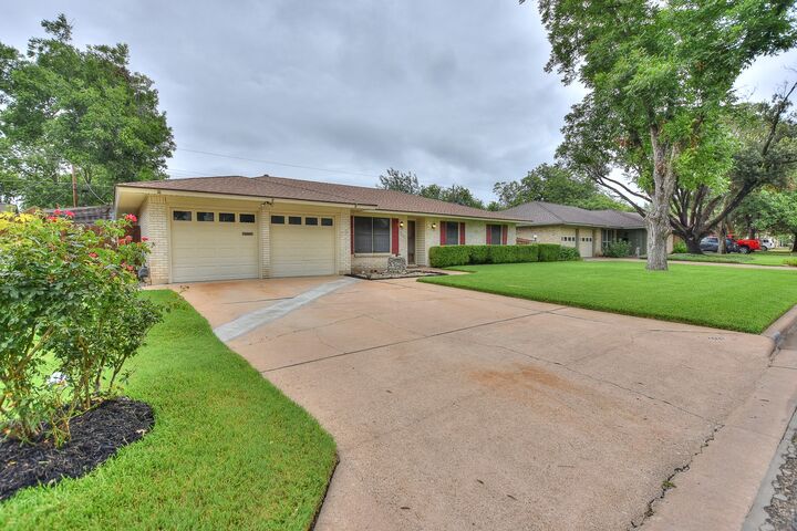 Property Photo: 2200 Kenbridge Drive TX 78757