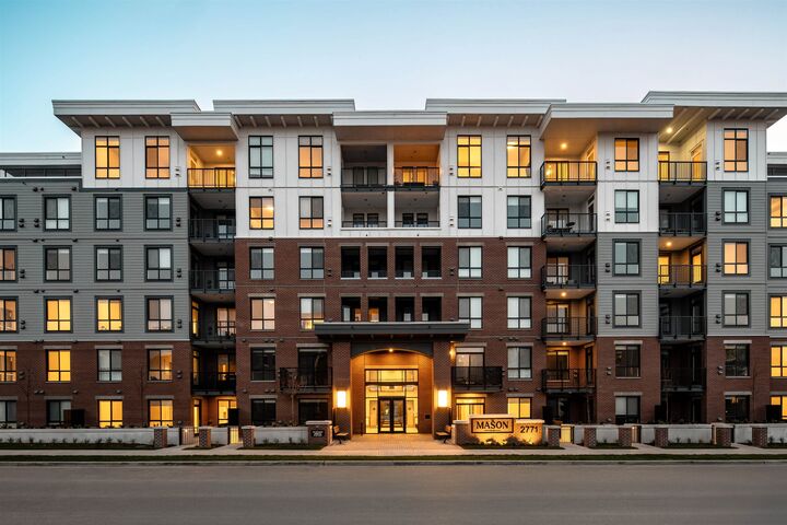 Property Photo: 2771 Montrose Avenue 404 BC V2S 0R2