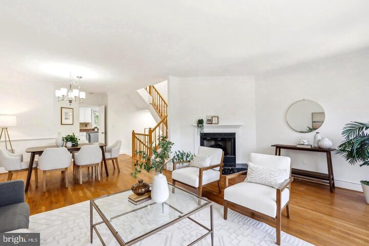 Property Photo: 695 W Glebe Road VA 22305