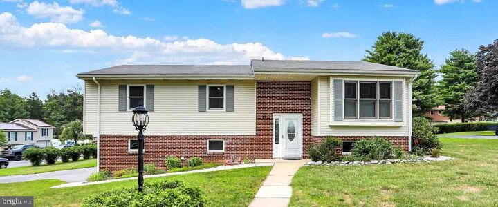 Property Photo:  61 Sheraton Drive  PA 17013 