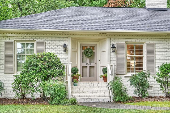 Property Photo:  5519 Robinhood Road  NC 28211 