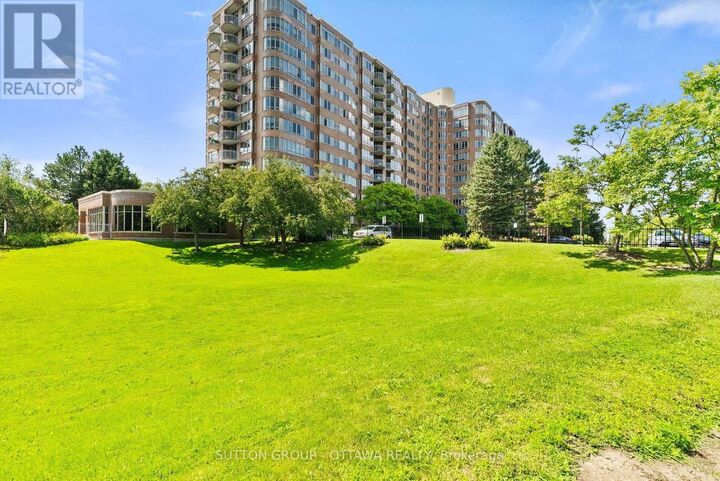 Property Photo: 100 Grant Carman Drive 917 ON K2E 8B8