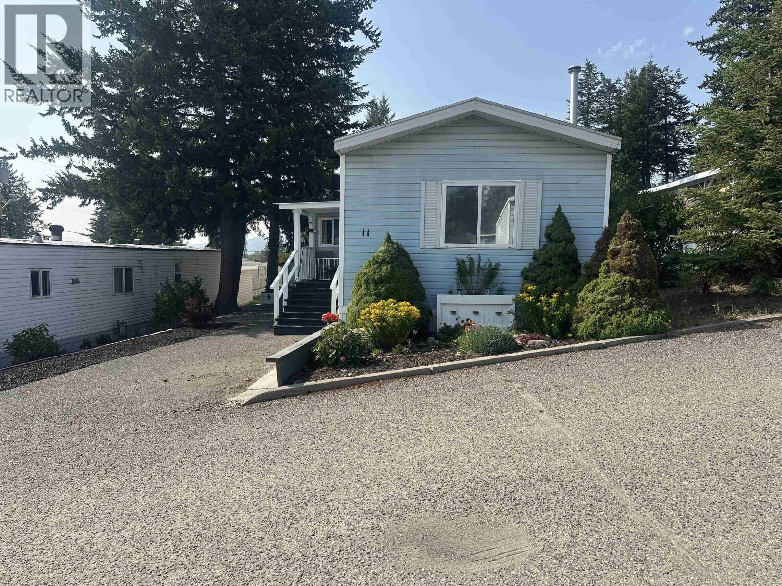 Property Photo: 770 11th Avenue 11 BC V2G 2M4
