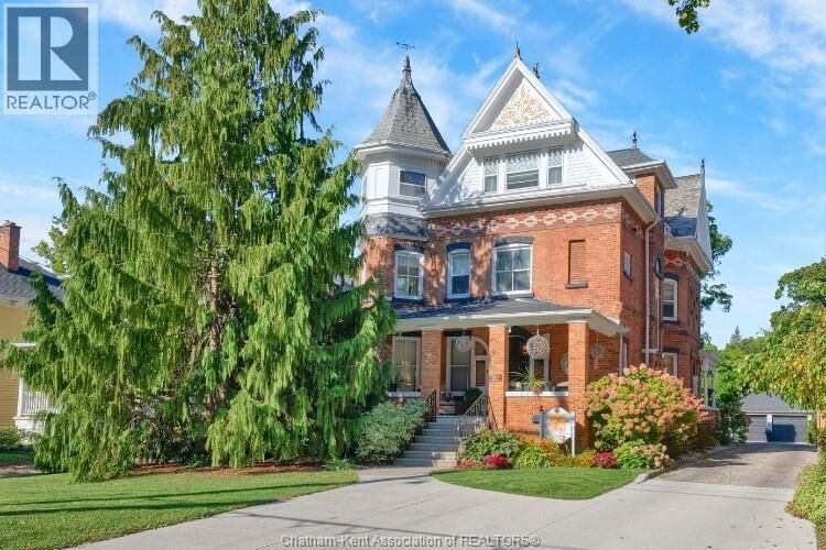 Property Photo: 325 Wellington Street West ON N7M 1K2