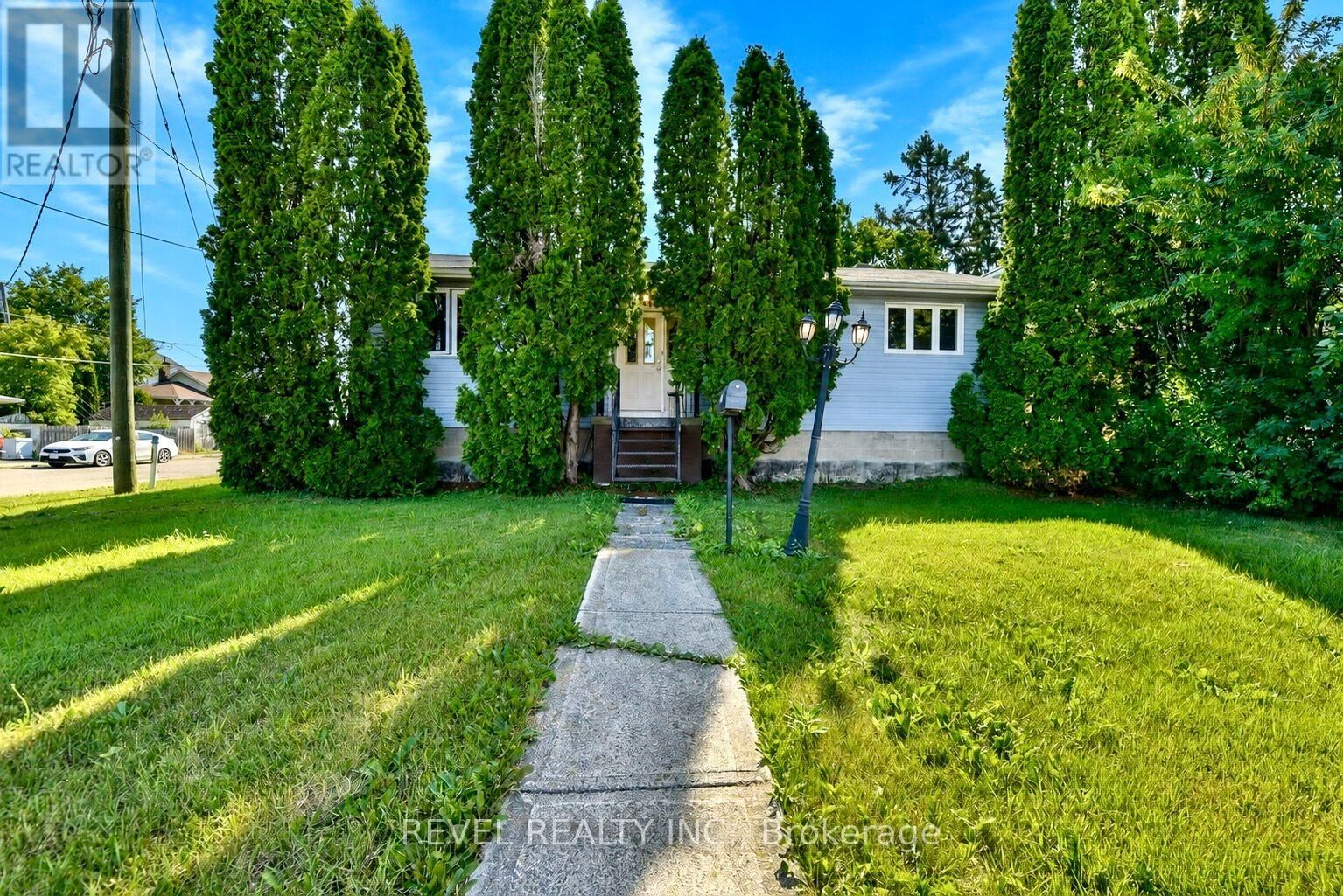 Property Photo:  344 Spruce Street North  ON P4N 6N5 