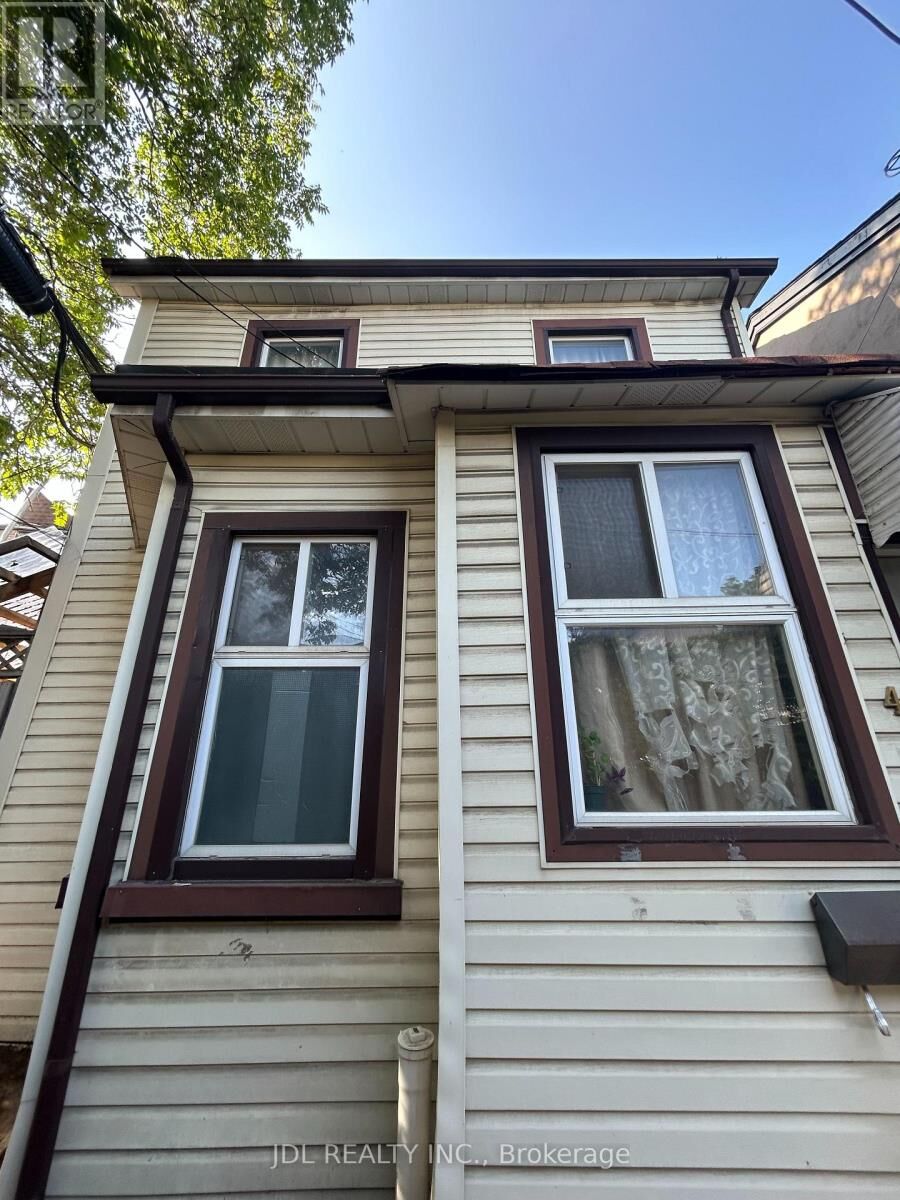 Property Photo: 4 Fitzroy Terr Terrace ON M5T 2K3