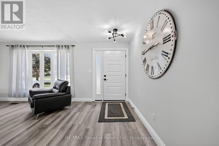 Property Photo:  17 Suncoast Drive West  ON N7A 4H1 