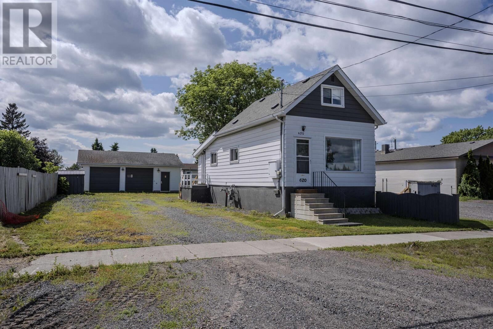 Property Photo:  620 High St S  ON P7B 3N2 
