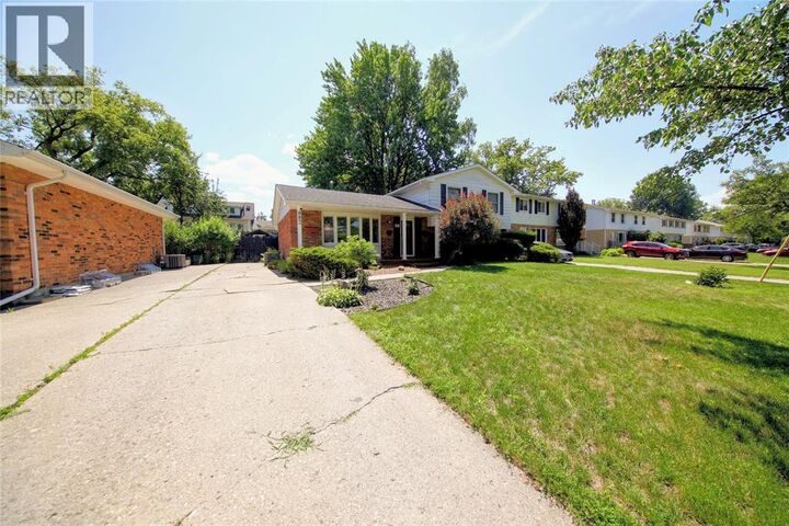 Property Photo:  883 Assiniboine Crescent  ON N7T 7N7 