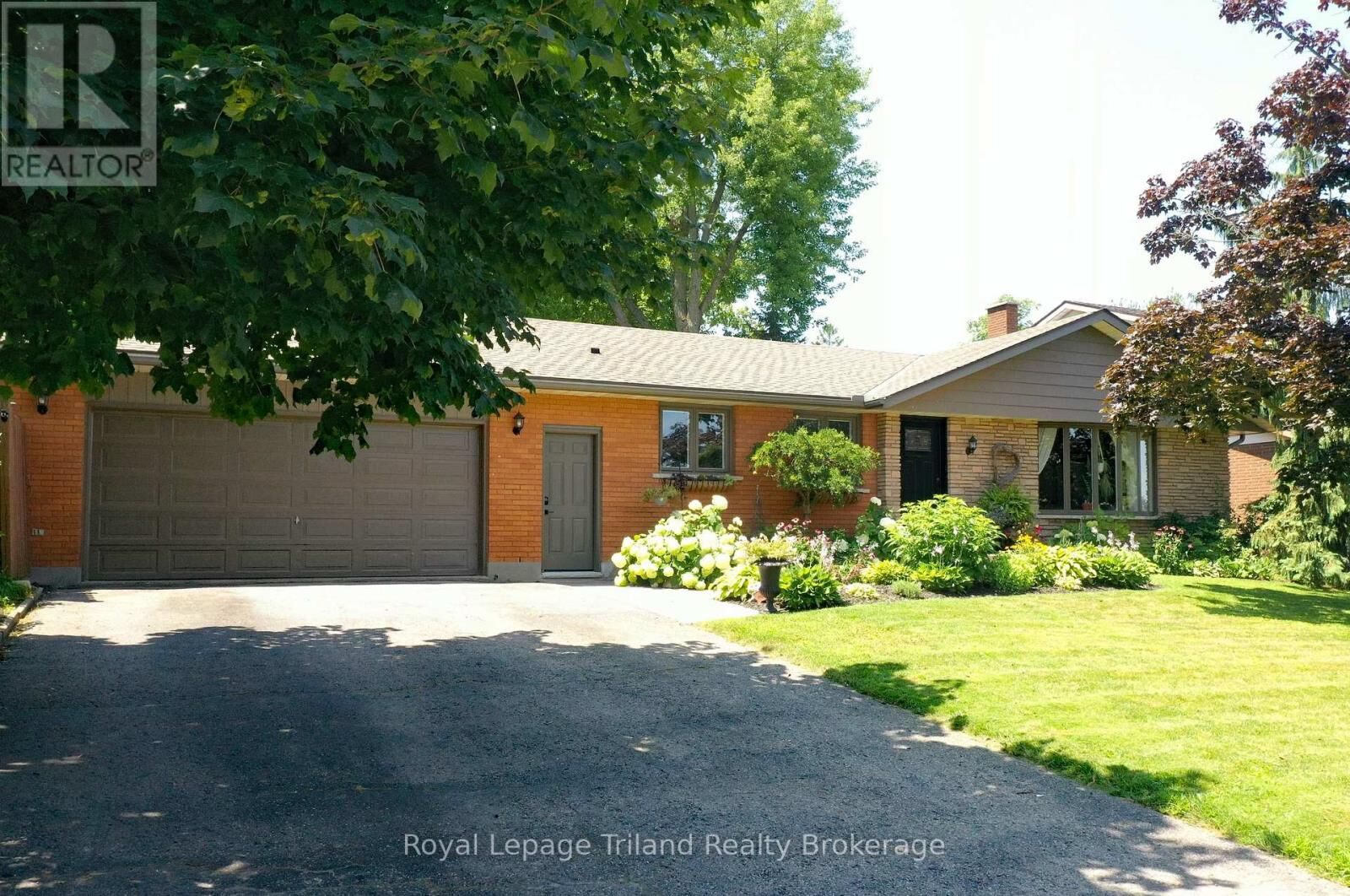 Property Photo:  694 Gladstone Drive  ON N4S 5S8 