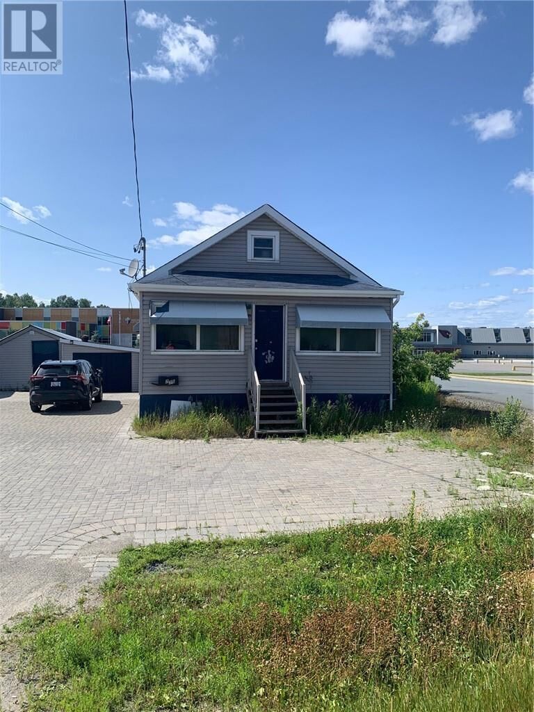 Property Photo:  775 Falconbridge Rd  ON P3A 5K8 