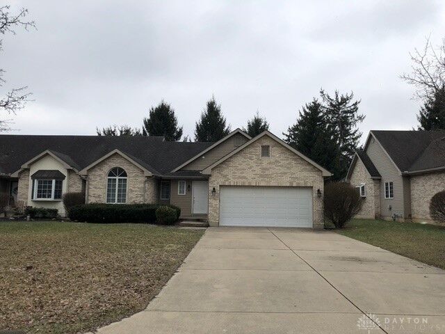 Property Photo: 31 Knollview Court OH 45327