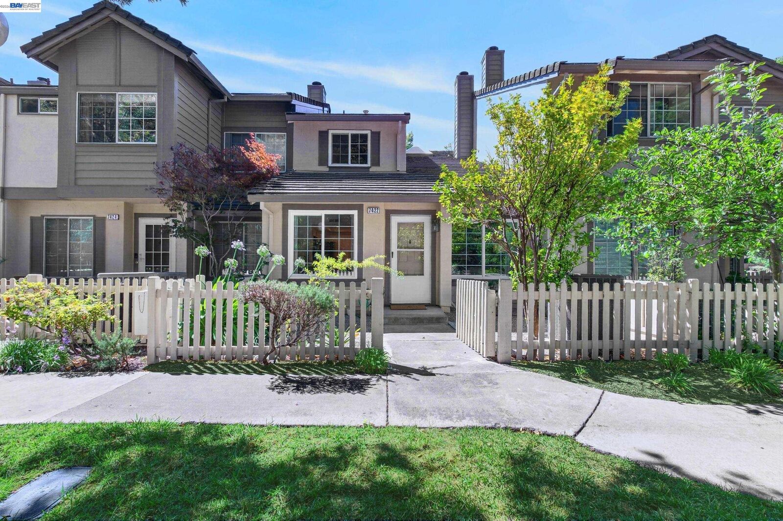 Property Photo: 7422 Oxford Cir CA 94568
