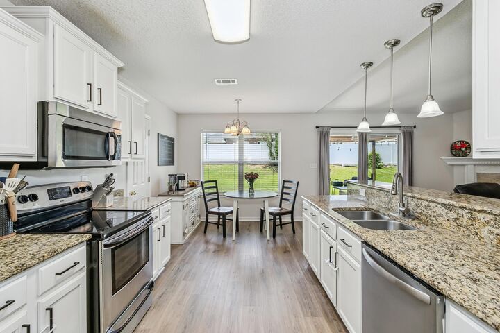 Property Photo: 3085 Border Creek Drive FL 32539