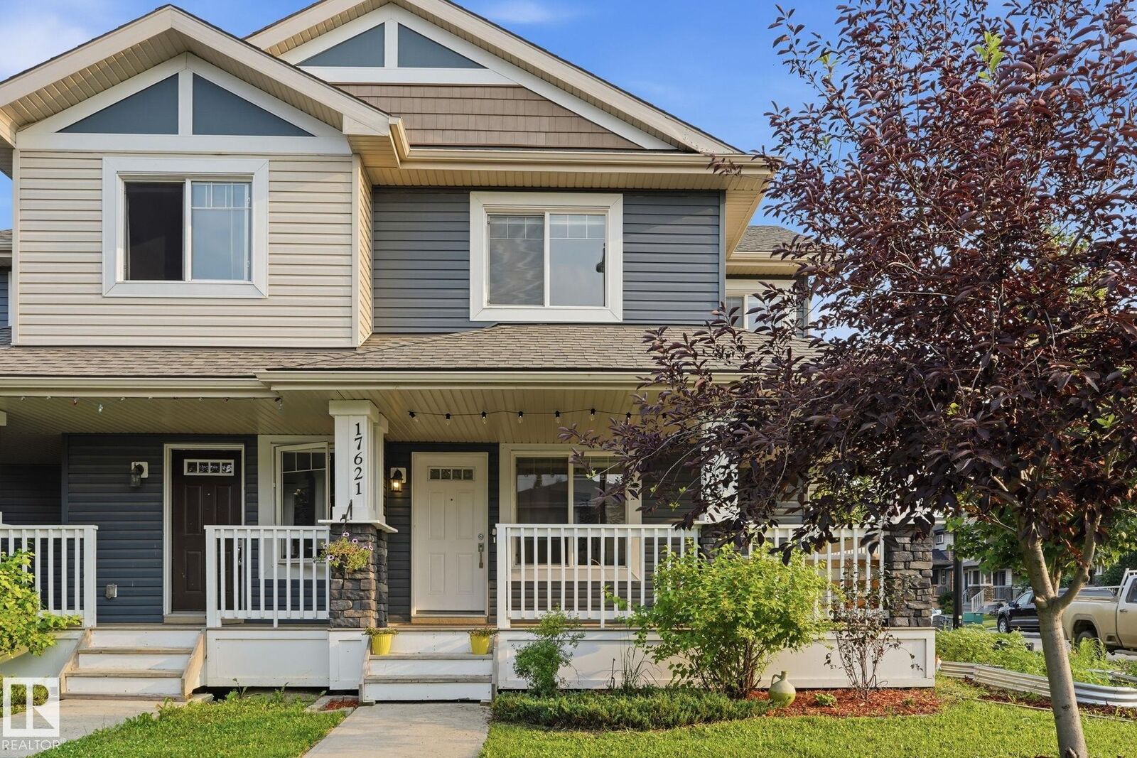Property Photo:  17621 10 Avenue SW  AB T6W 1Z9 